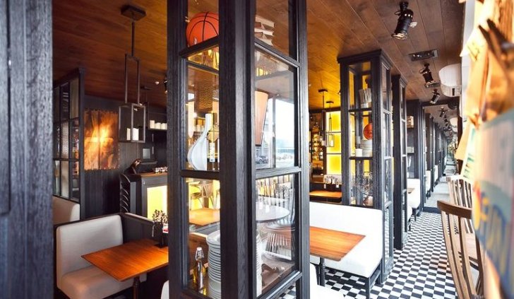 Светодиодная лента Arlight в подсветке полок витрин