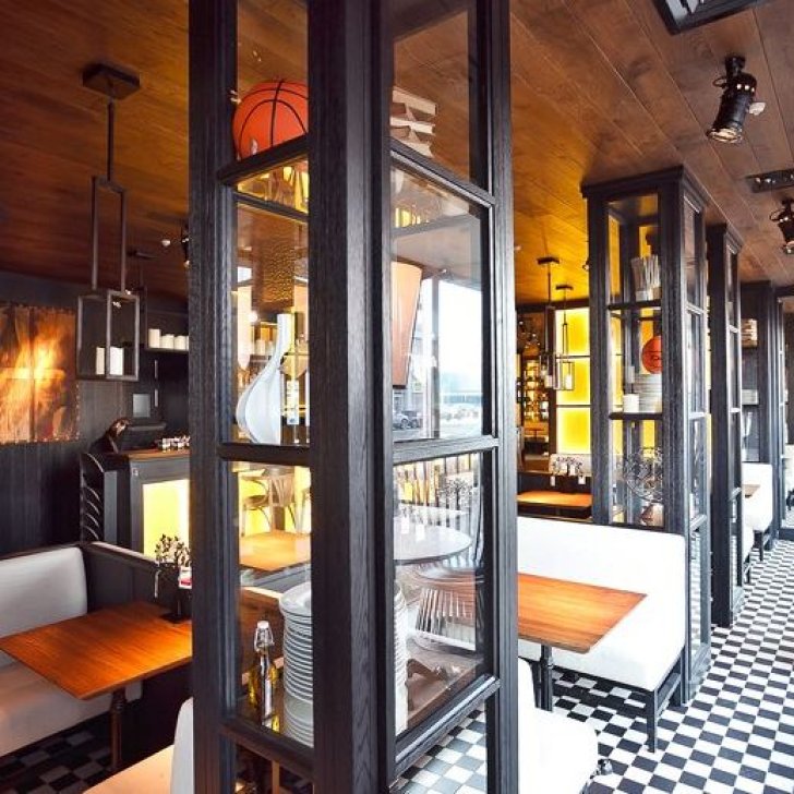 Светодиодная лента Arlight в подсветке полок витрин