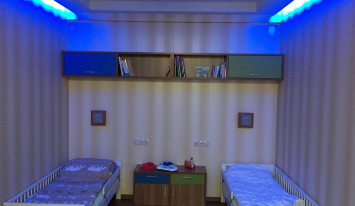 Выделение спальной зоны в детской комнате светодиодной подсветкой