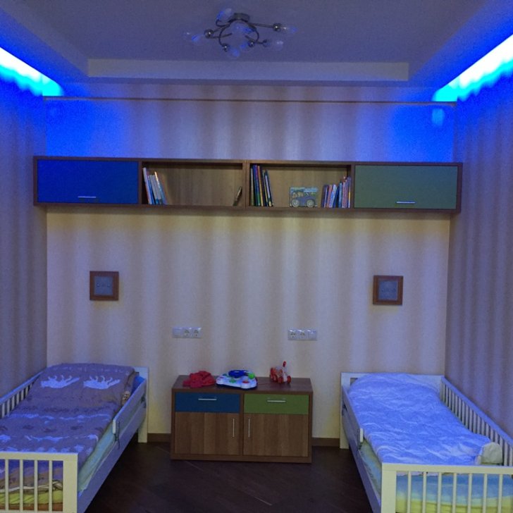 Выделение спальной зоны в детской комнате светодиодной подсветкой