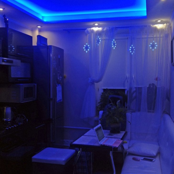 Подсветка кухни светодиодной лентой Arlight, установленной за карнизом