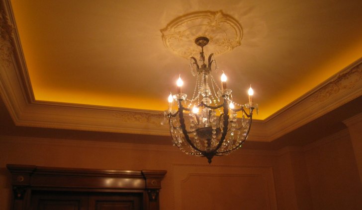 Спальня со светодиодным освещением