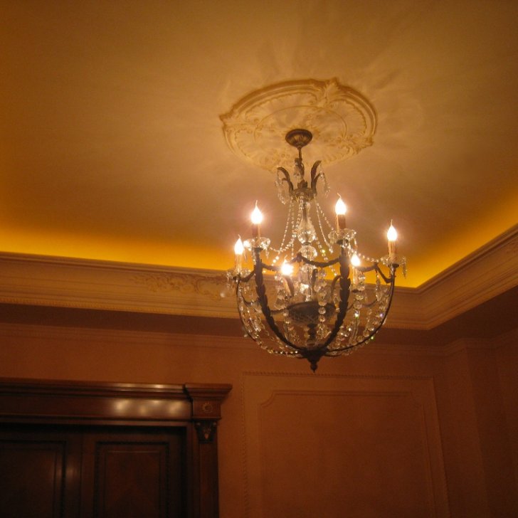 Спальня со светодиодным освещением